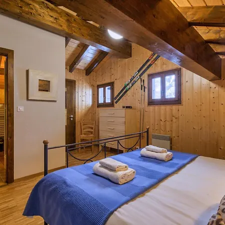 Alpesi faház Chalet Les Jeunes Mooi Houten Chalet Met Open Haard En Parkeerplaats