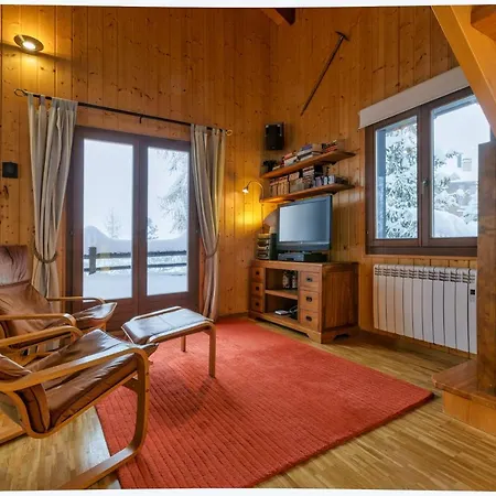 Alpesi faház Chalet Les Jeunes Mooi Houten Chalet Met Open Haard En Parkeerplaats