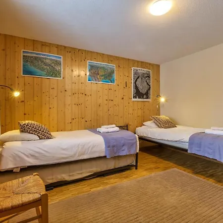 Alpesi faház Chalet Les Jeunes Mooi Houten Chalet Met Open Haard En Parkeerplaats *