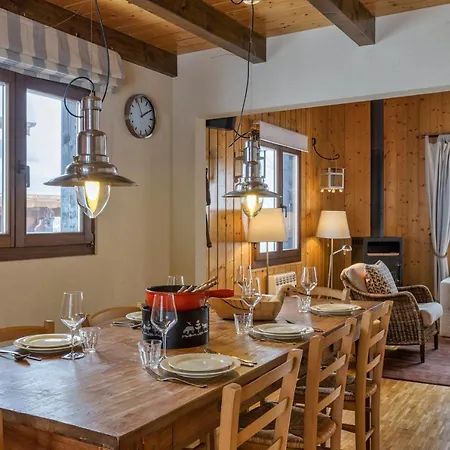 Alpesi faház Chalet Les Jeunes Mooi Houten Chalet Met Open Haard En Parkeerplaats
