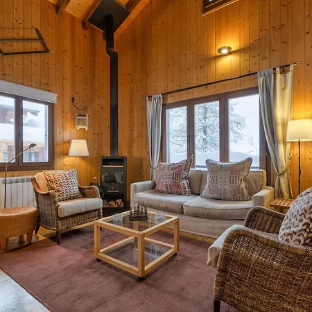 Chalet Les Jeunes Mooi Houten Chalet Met Open Haard En Parkeerplaats