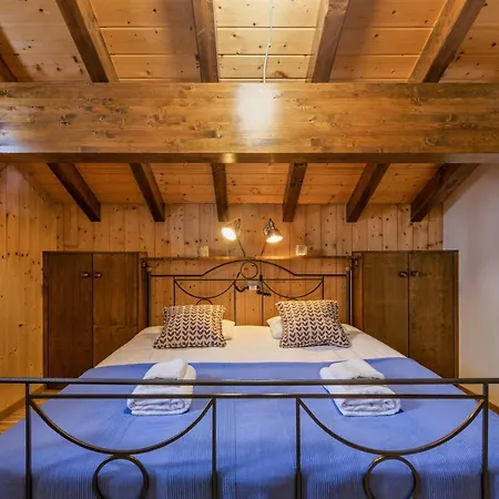 Chalet Les Jeunes Mooi Houten Chalet Met Open Haard En Parkeerplaats